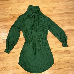 Green long sleeves dress